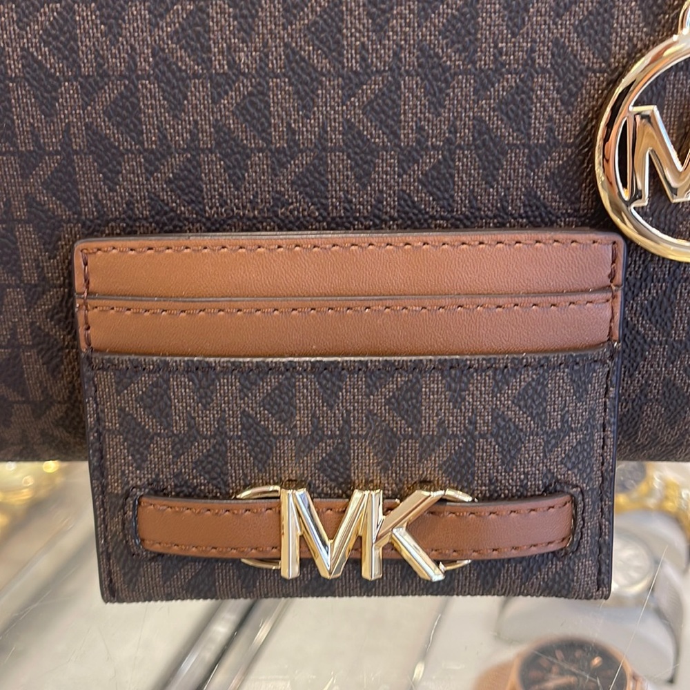 MICHAEL KORS
Reed Large Pebbled Leather Card Holder Case Wallet 
BROWN MK
NWT